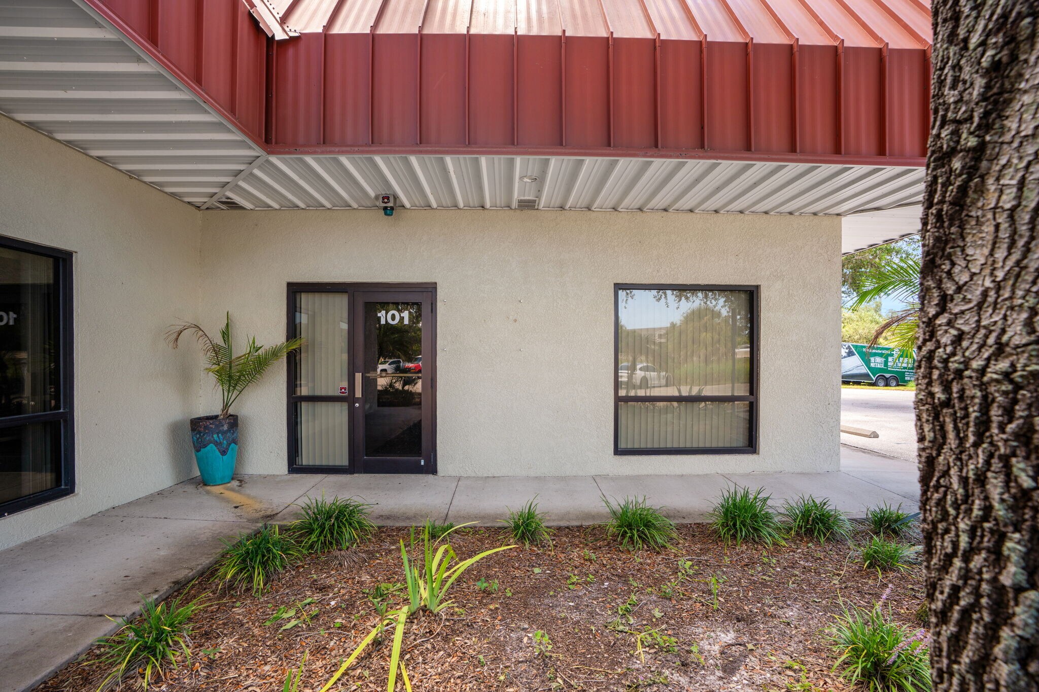 2555 Porter Lake Dr, Sarasota, FL à vendre Photo de l’immeuble– Image 1 sur 17