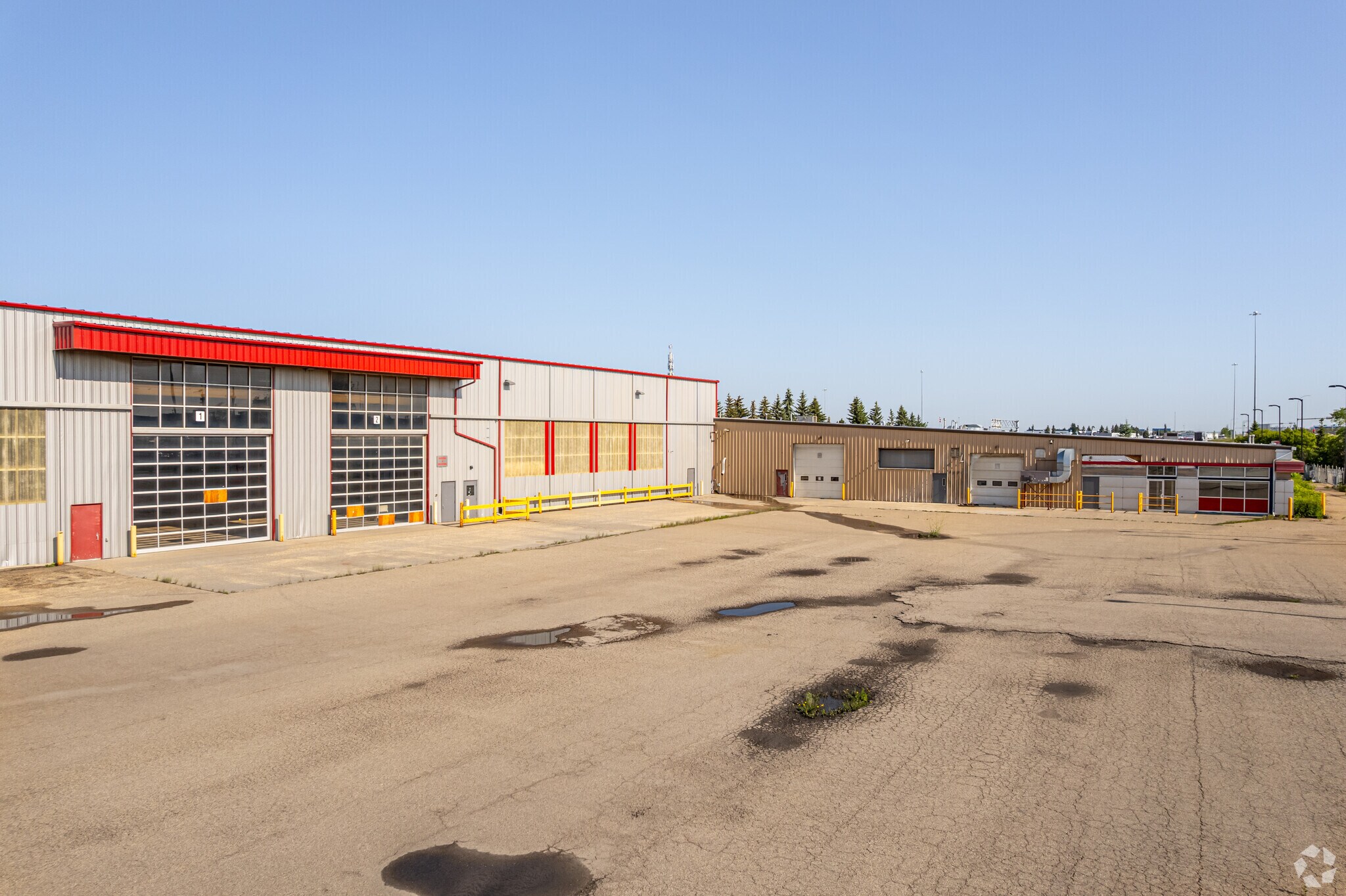 7720 17 St NW, Edmonton, AB à louer Photo principale– Image 1 sur 5