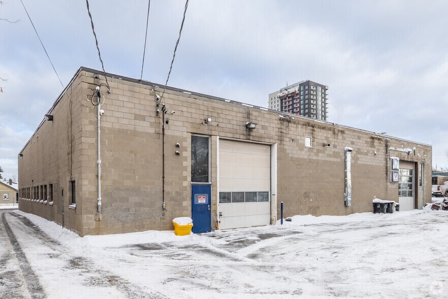 1754 Carling Ave, Ottawa, ON à louer - Photo de l’immeuble – Image 2 sur 3