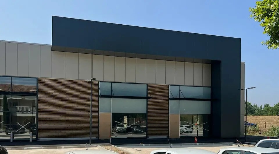 Local commercial dans Salon-de-Provence à louer - Photo de l’immeuble – Image 3 sur 7