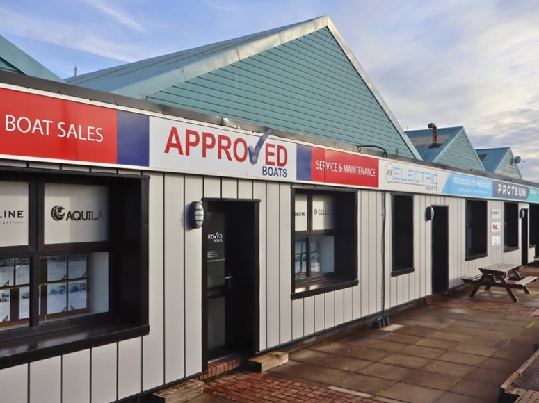 Spearfish Rd, Southampton à louer Photo principale– Image 1 sur 3