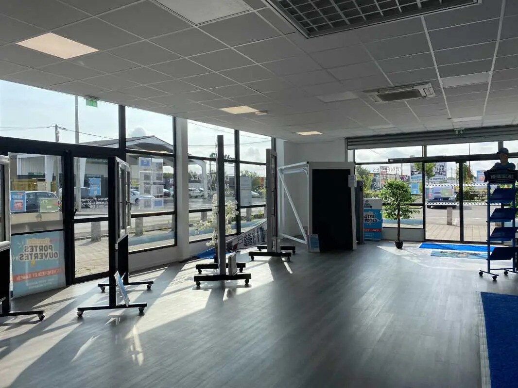 Local commercial dans Hazebrouck à louer Photo de l’immeuble– Image 1 sur 2