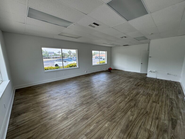 2317 NE Dixie Hwy, Jensen Beach, FL à louer - Photo de l’immeuble – Image 2 sur 6