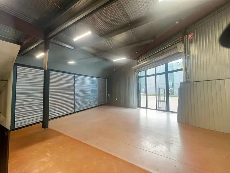 Local commercial dans Salaise-sur-Sanne à louer - Photo intérieure – Image 2 sur 5