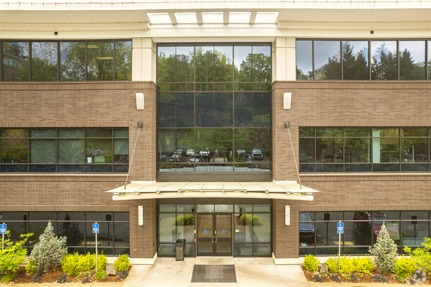 1730-1750 Blankenship Rd, West Linn, OR à louer - Photo de l’immeuble – Image 3 sur 4