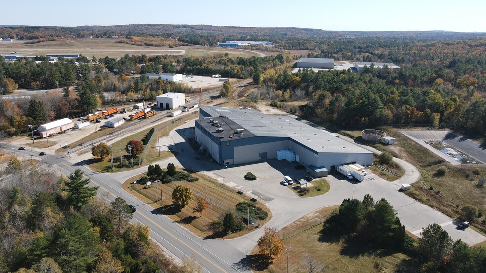 586 Lewiston Junction Rd, Auburn, ME à vendre - Photo de l’immeuble – Image 1 sur 13