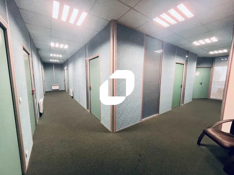 Bureau dans Grigny à vendre - Photo intérieure – Image 2 sur 11