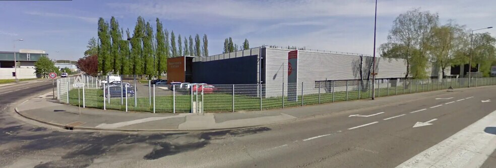 Local d’activités dans Besançon à louer - Photo de l’immeuble – Image 1 sur 7