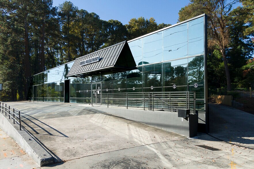 2716 Piedmont Rd NE, Atlanta, GA à louer - Photo de l’immeuble – Image 2 sur 2