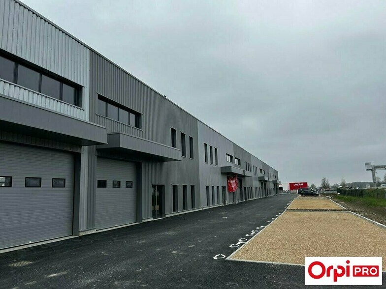 Local d'activités dans Bourgoin-Jallieu à vendre - Photo de l’immeuble – Image 2 sur 7