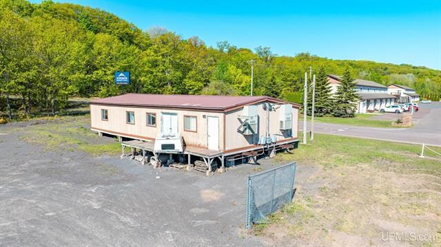 6001 Carlos Dr, Houghton, MI à vendre - Photo de l’immeuble – Image 3 sur 31