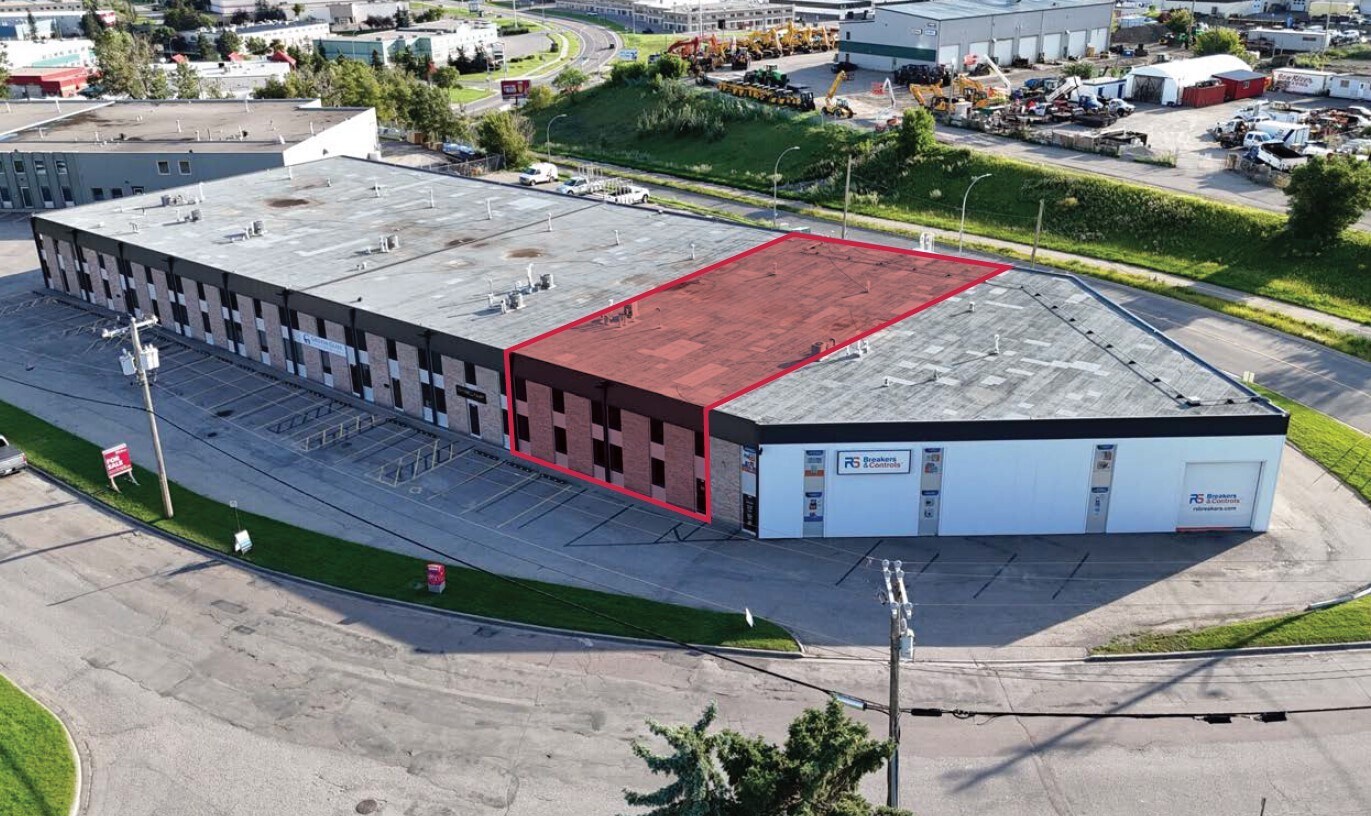 1301-1313 Hastings Cres SE, Calgary, AB à louer Photo de l’immeuble– Image 1 sur 9