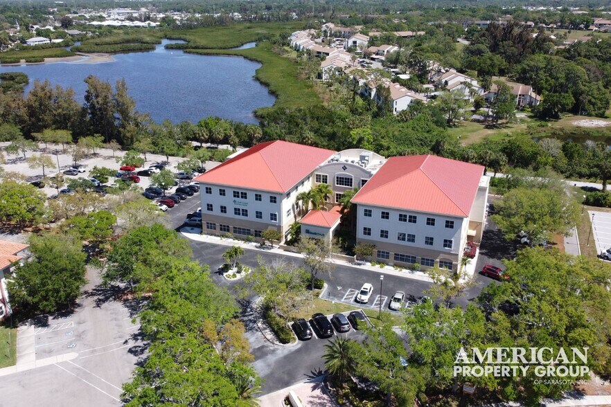 871 Venetia Bay Blvd, Venice, FL à louer - Photo de l’immeuble – Image 2 sur 6