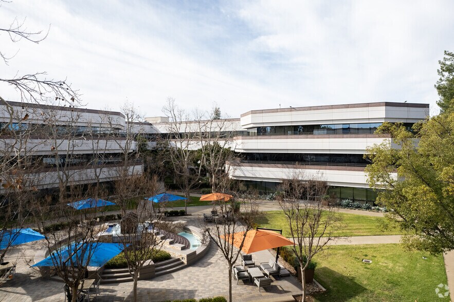 21860 Burbank Blvd, Woodland Hills, CA à louer - Photo de l’immeuble – Image 2 sur 13