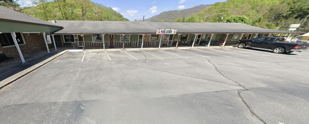 2757 Soco Rd, Maggie Valley, NC à vendre - Photo de l’immeuble – Image 3 sur 3