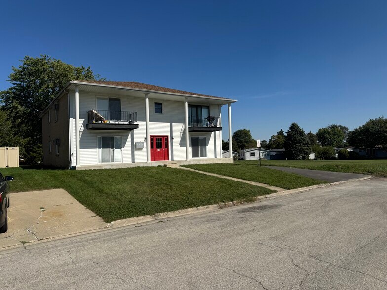 374 Lynn Dr, Manteno, IL à vendre - Photo principale – Image 1 sur 19