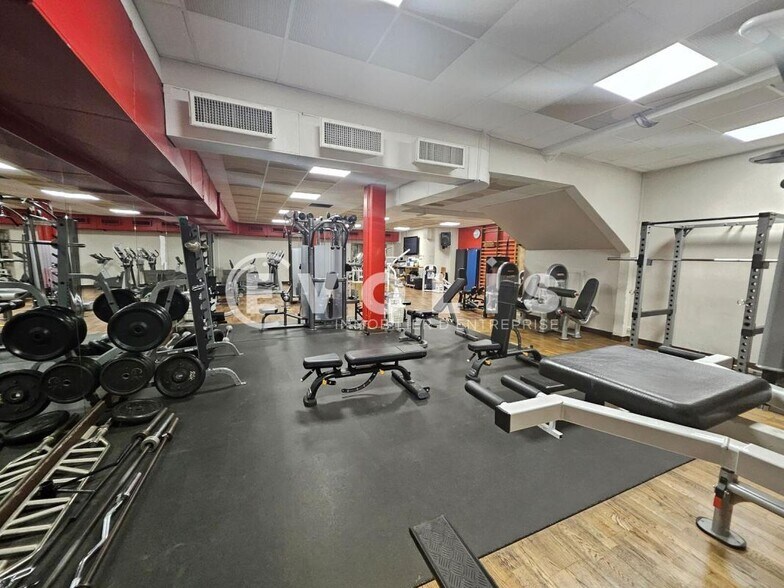 Local d’activités dans Clamart à louer - Photo de l’immeuble – Image 3 sur 78