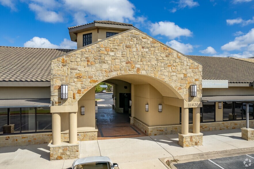 11420 Bee Caves Rd, Austin, TX à louer - Photo de l’immeuble – Image 3 sur 4