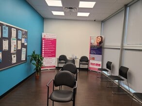 4420 Calgary Trl NW, Edmonton, AB à louer Photo intérieure– Image 2 sur 5