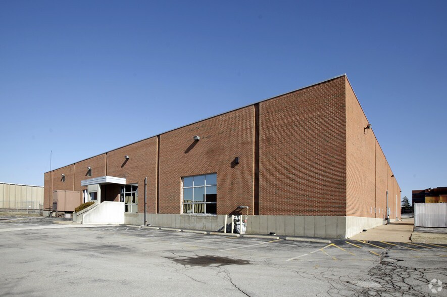 560 Anglum Rd, Hazelwood, MO à louer - Photo de l’immeuble – Image 1 sur 11