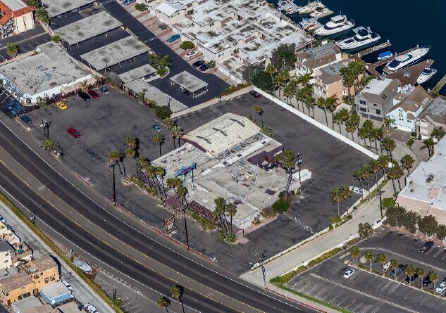 16278 Pacific Coast Hwy, Huntington Beach, CA à vendre - Photo de l’immeuble – Image 2 sur 3