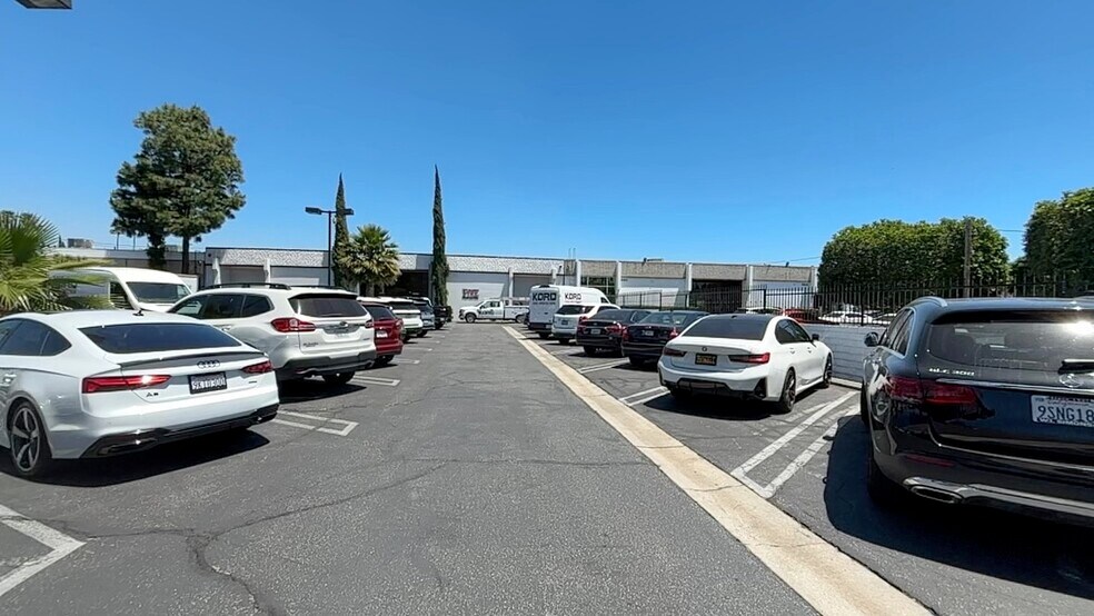 6656 Valjean Ave, Van Nuys, CA à louer - Photo de l’immeuble – Image 3 sur 59