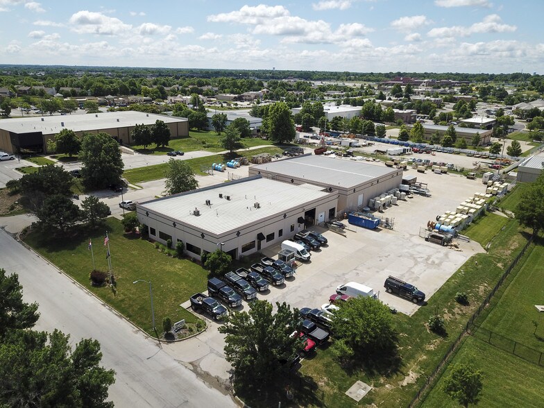 3 NE Victoria Dr, Lee's Summit, MO à vendre - Photo de l’immeuble – Image 3 sur 4