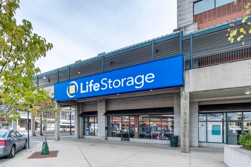 7507-7545 N Clark St, Chicago, IL à louer - Photo de l’immeuble – Image 3 sur 6