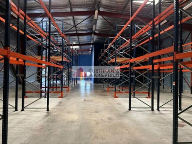 Plus de détails pour Local d'activités à louer