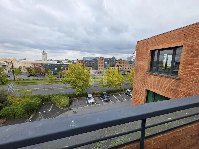 Bureau dans Évry-Courcouronnes à vendre - Photo de l’immeuble – Image 3 sur 11
