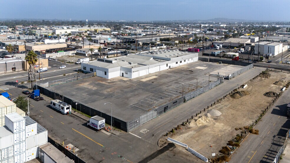 1700 W Anaheim St, Long Beach, CA à louer - Photo de l’immeuble – Image 1 sur 26