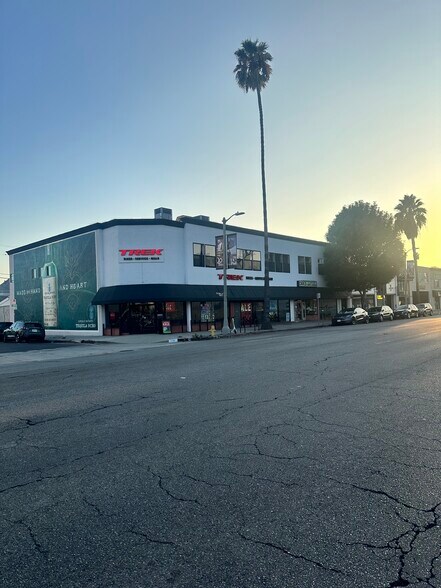 8330-8338 Beverly Blvd, Los Angeles, CA à louer - Photo de l’immeuble – Image 3 sur 4
