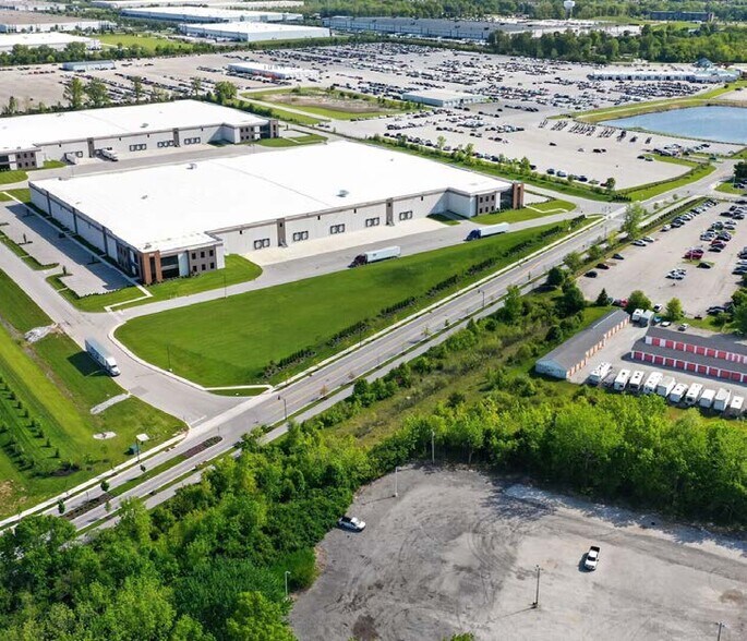 E Main St, Plainfield, IN à vendre - Photo de l’immeuble – Image 1 sur 8
