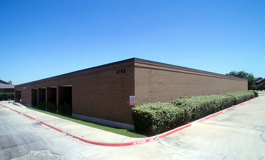 4702 Saturn Rd, Garland, TX à louer Photo principale– Image 1 sur 19