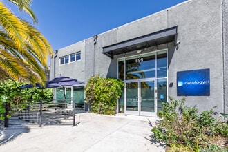 699 Veterans Blvd, Redwood City, CA à louer Photo de l’immeuble– Image 1 sur 16