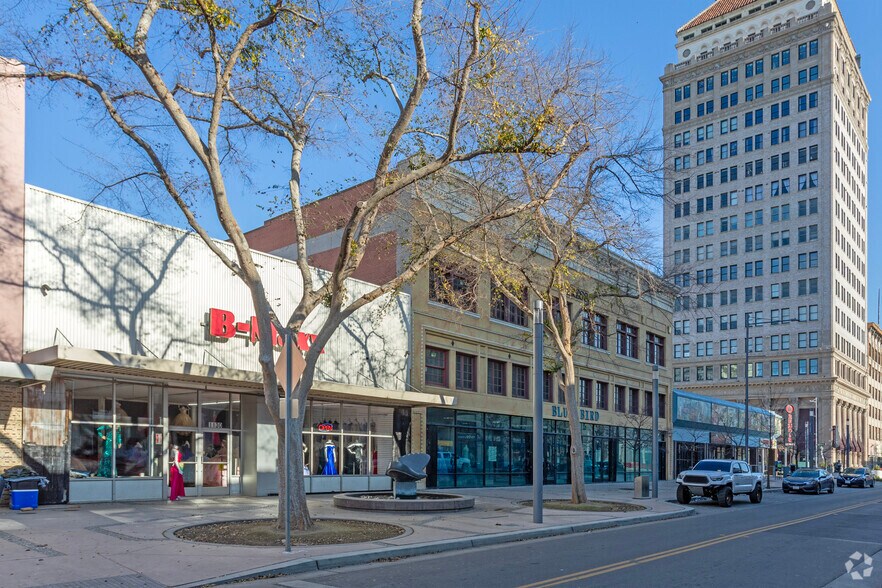1118 Fulton St, Fresno, CA à vendre - Photo de l’immeuble – Image 3 sur 8