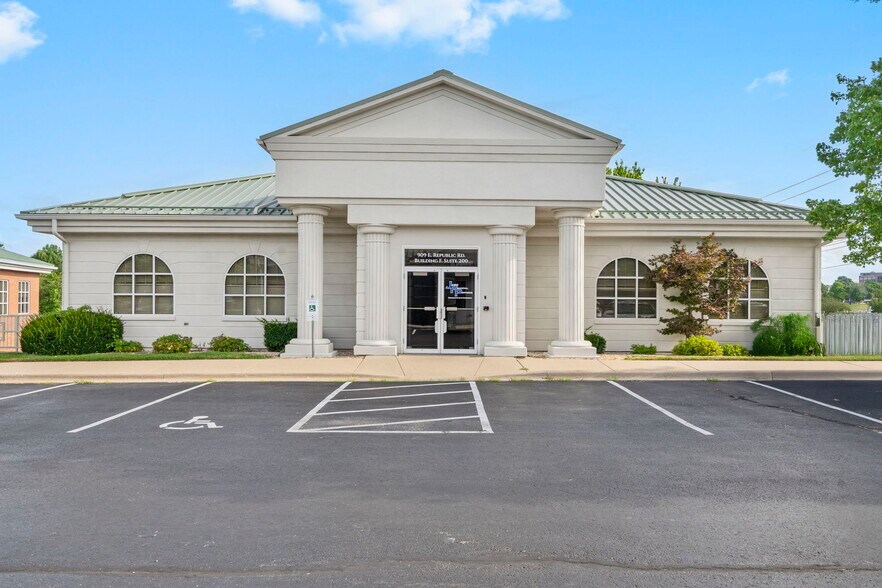 909 E Republic Rd, Springfield, MO à louer - Photo de l’immeuble – Image 1 sur 48