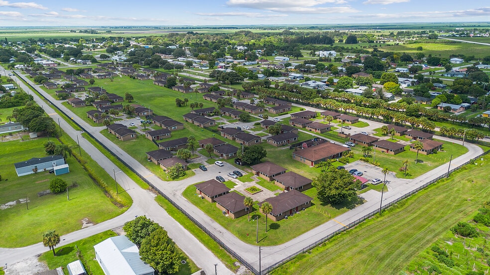 700 Harlem Tenants Cir, Clewiston, FL à vendre - Photo de l’immeuble – Image 3 sur 24