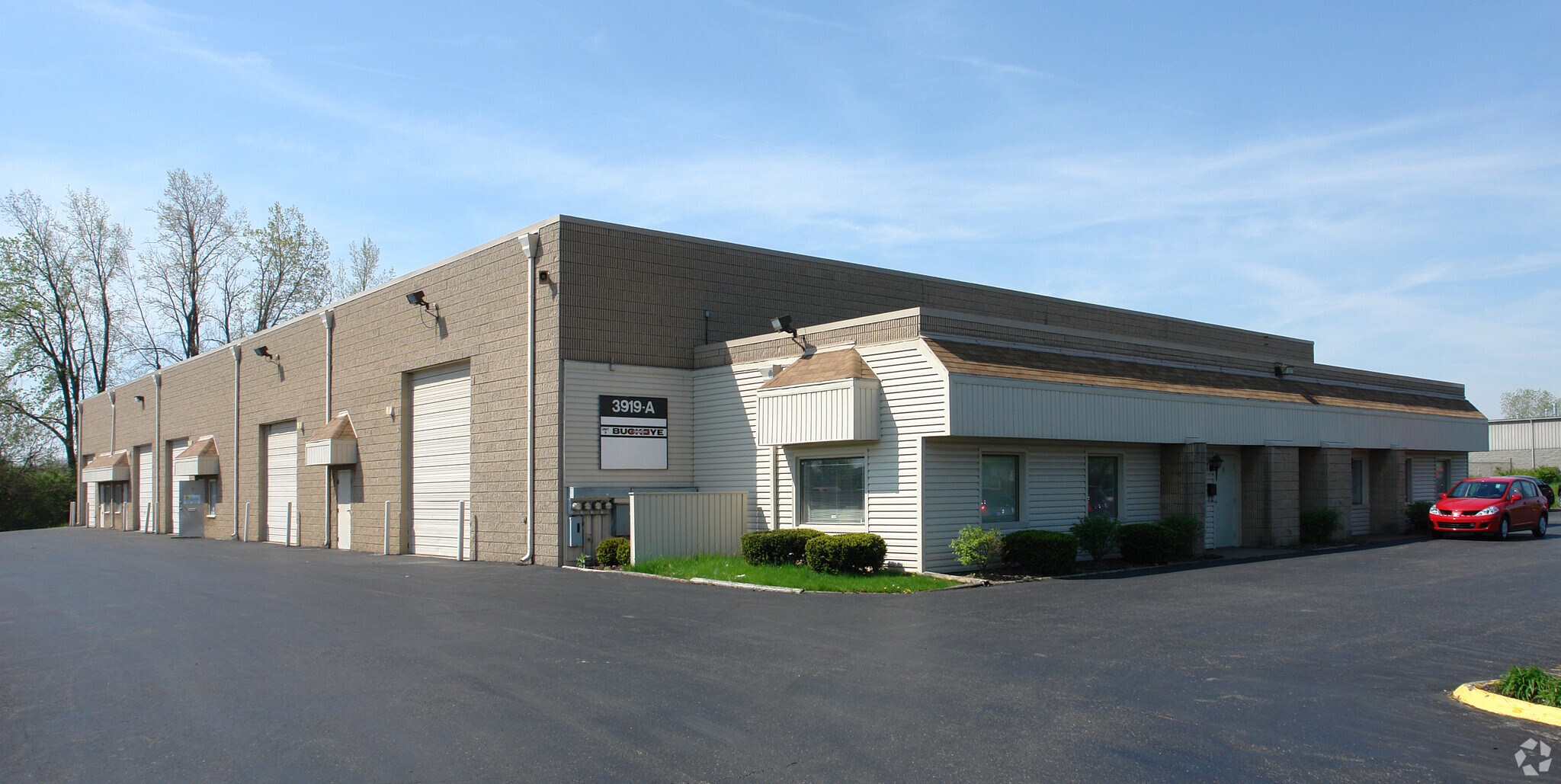 3919 Parkway Ln, Hilliard, OH à louer Photo principale– Image 1 sur 4