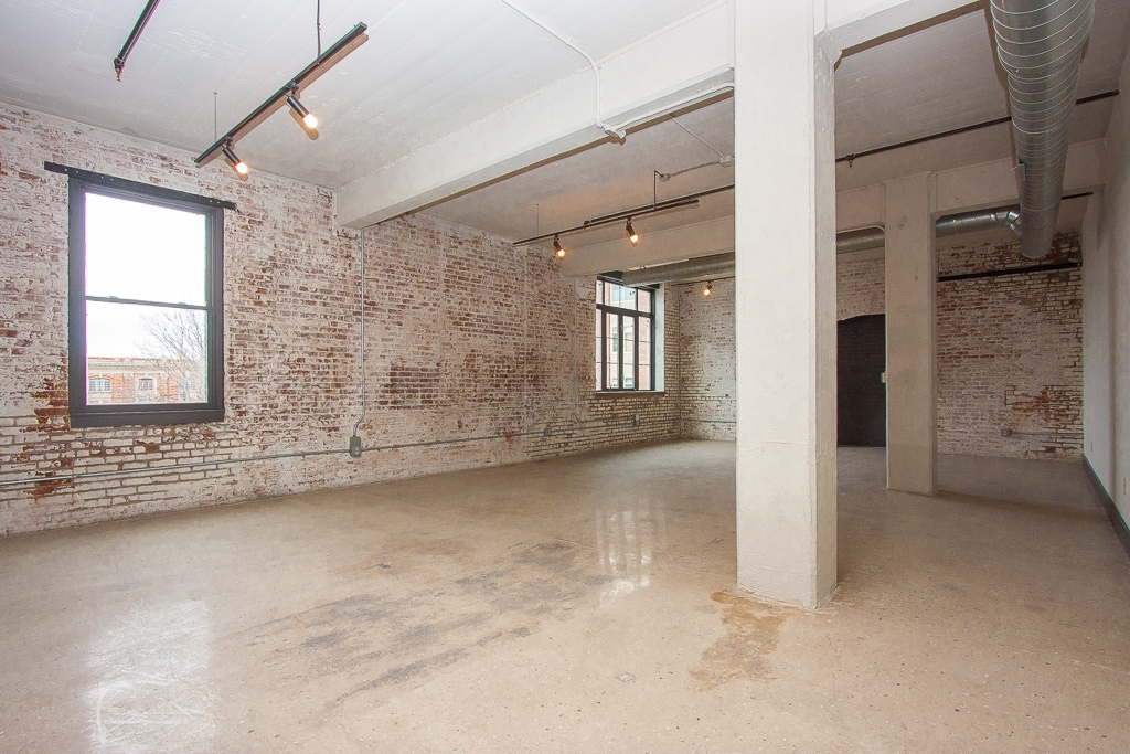 190 Christopher Columbus Dr, Jersey City, NJ à louer Photo de l’immeuble– Image 1 sur 8