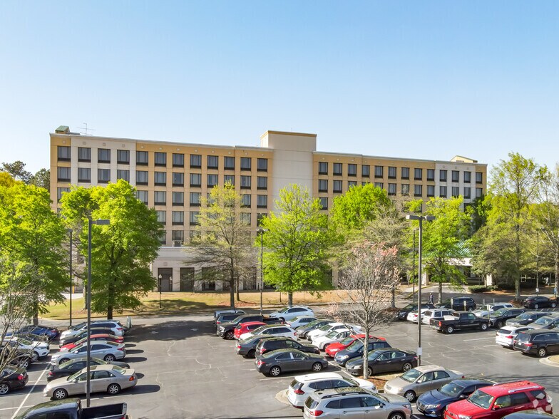 3400 Norman Berry Dr, Atlanta, GA à vendre - Photo principale – Image 1 sur 5