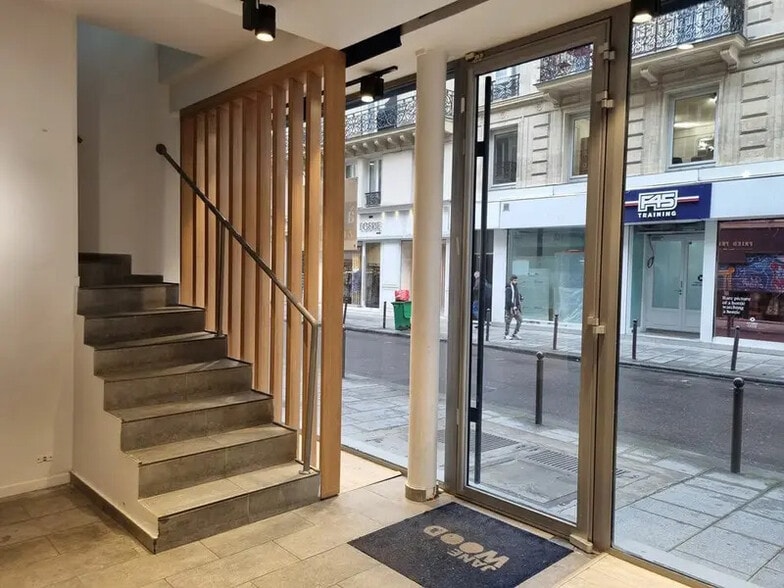 Immeuble residentiel dans Paris à vendre - Hall d’entrée – Image 1 sur 9