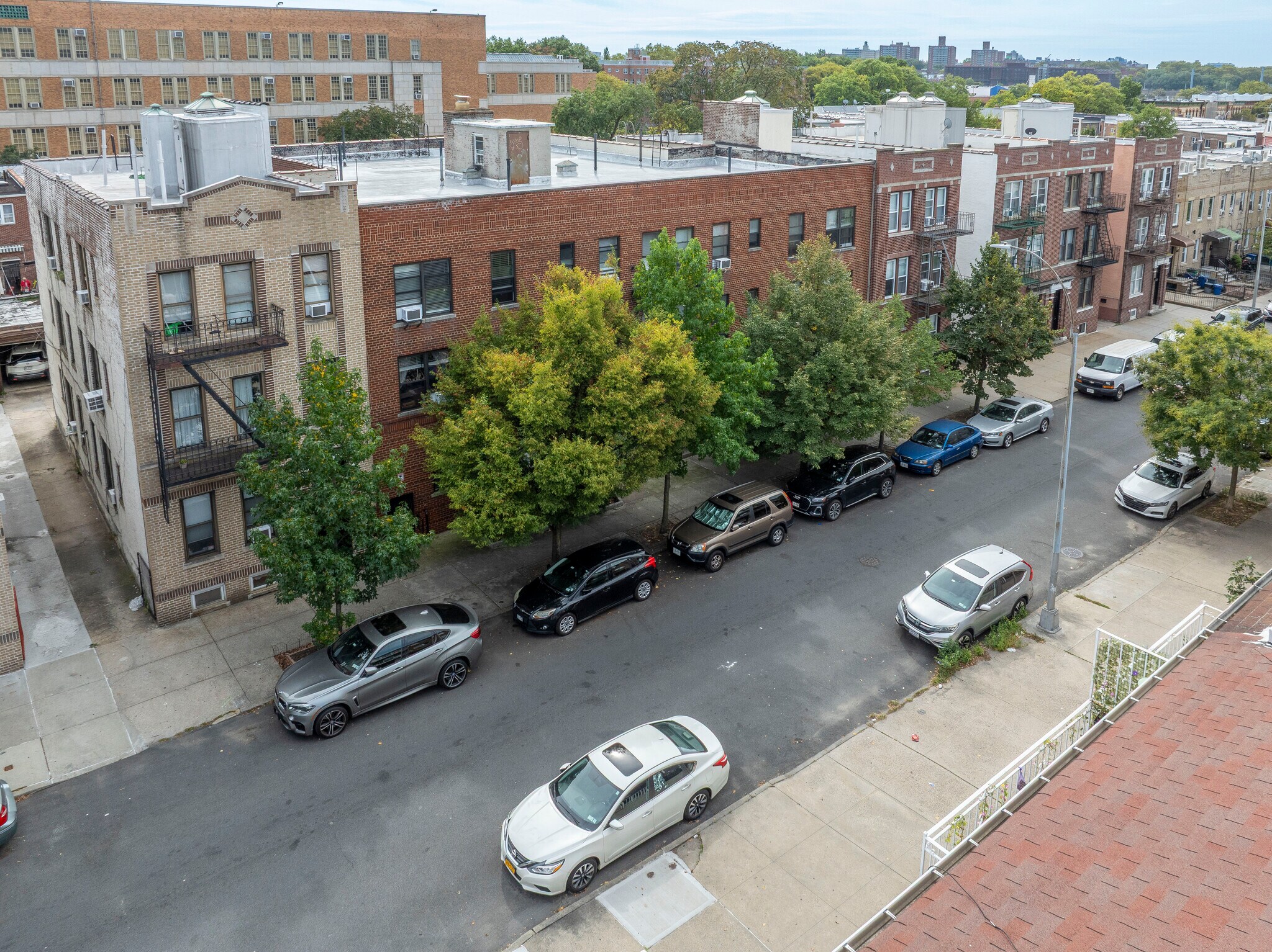 31-23 47th St, Astoria, NY à vendre Photo de l’immeuble– Image 1 sur 24
