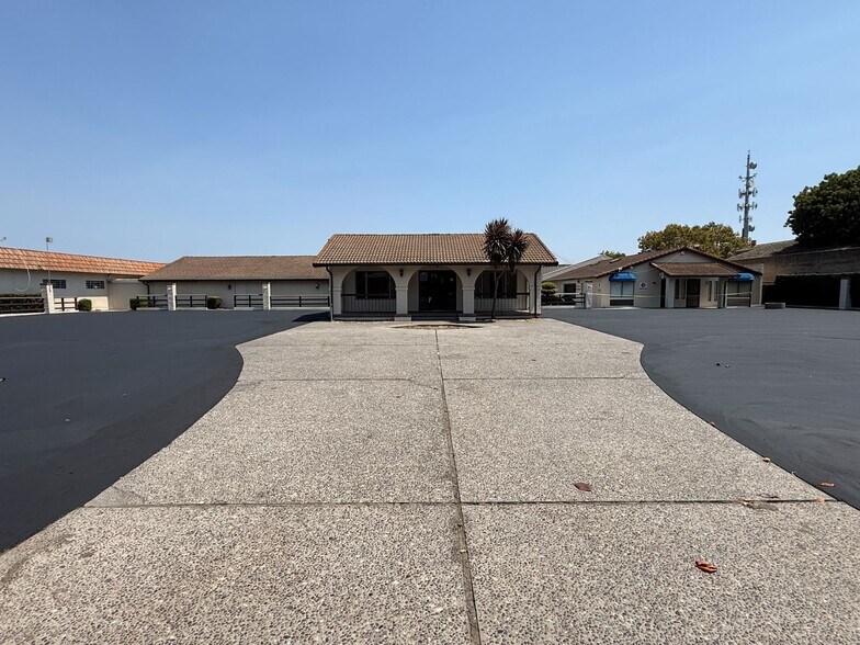 525 Abbott St, Salinas, CA à louer - Photo de l’immeuble – Image 2 sur 7