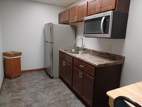 17 Forest Ave, Fond Du Lac, WI à louer Photo intérieure– Image 2 sur 8