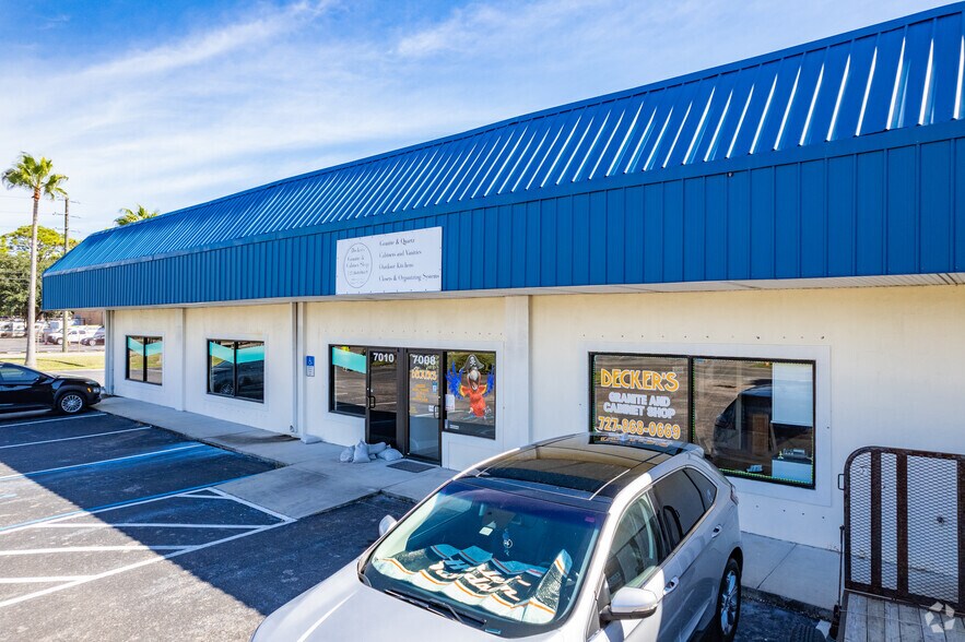 7010 & 7012, Hudson, FL à louer - Photo de l’immeuble – Image 3 sur 5