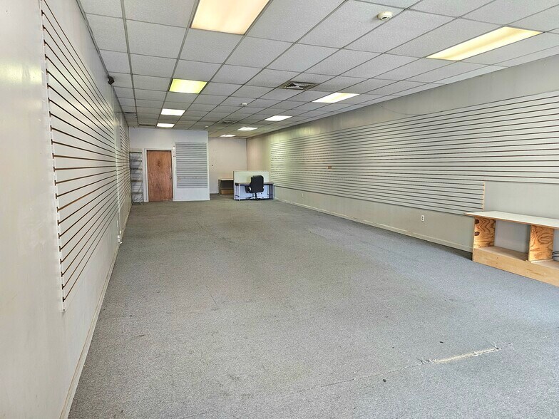 82 Main St, Woodbridge, NJ à louer - Photo de l’immeuble – Image 3 sur 6