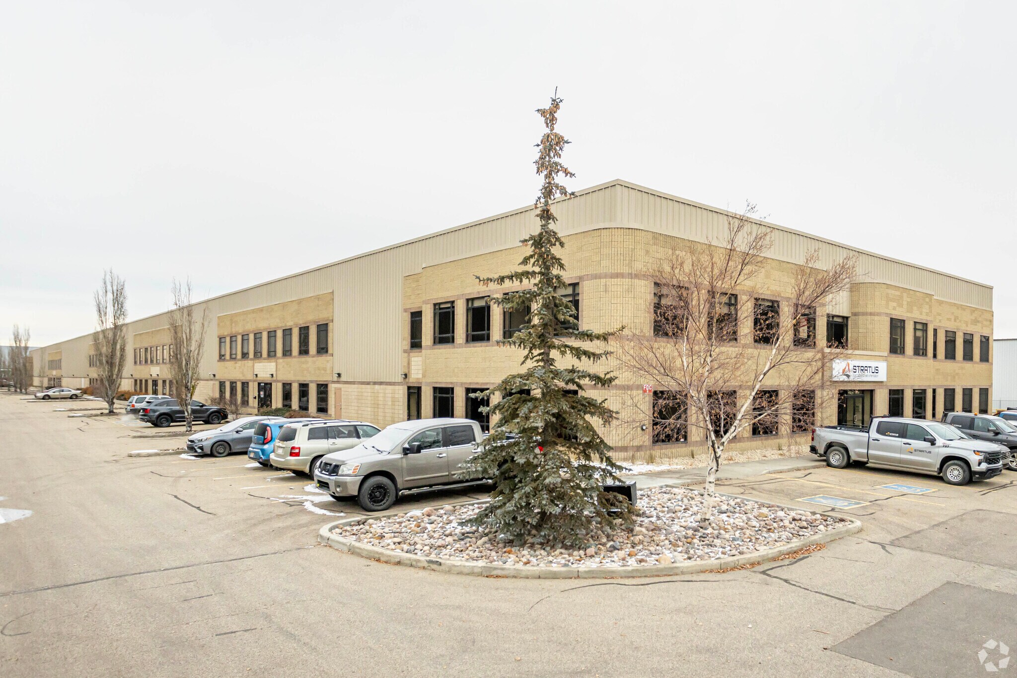 17304-17374 116 Av NW, Edmonton, AB à louer Photo principale– Image 1 sur 6