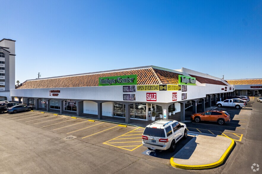 500-640 S Decatur Blvd, Las Vegas, NV à louer - Photo de l’immeuble – Image 3 sur 4