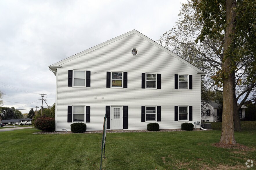 4680 W Bradley Rd, Brown Deer, WI à louer - Photo de l’immeuble – Image 2 sur 5